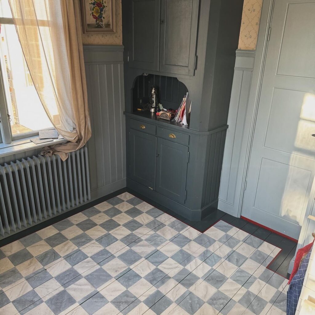 Golvmålning, marmorerat, linoljefärg och fernissa