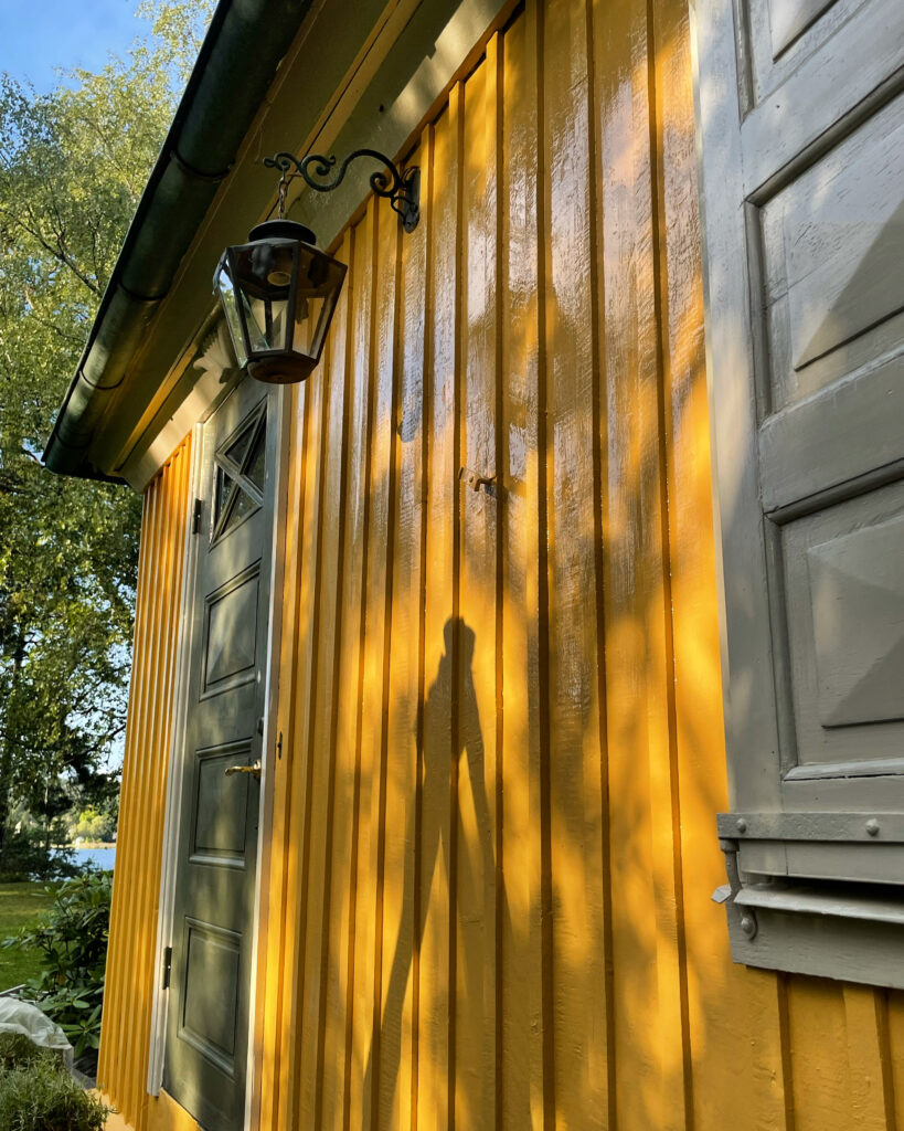 Fasadmålning på Solsidan, Saltsjöbaden