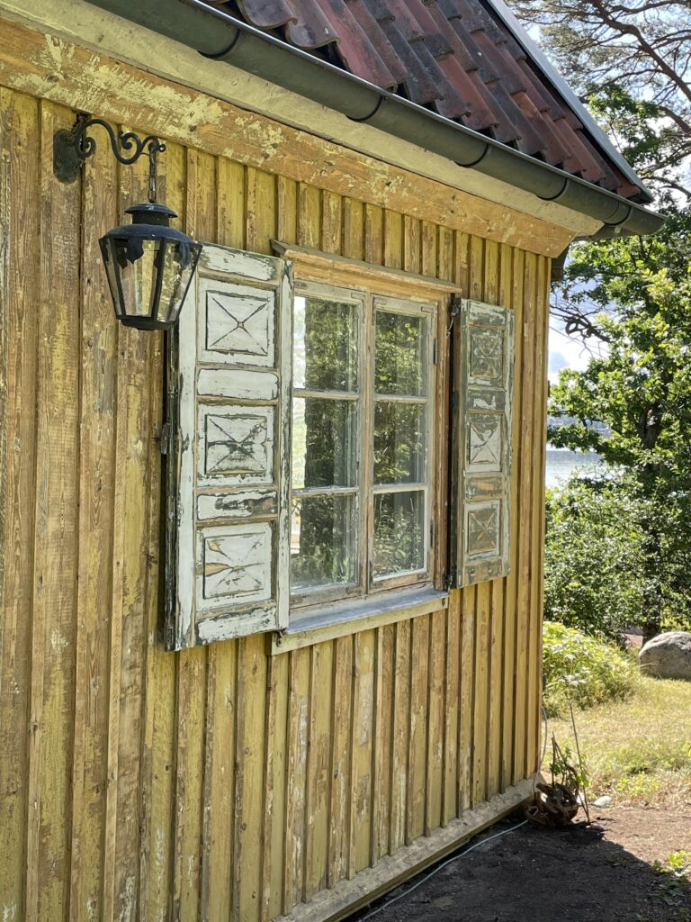 Fasadmålning på Solsidan, Saltsjöbaden