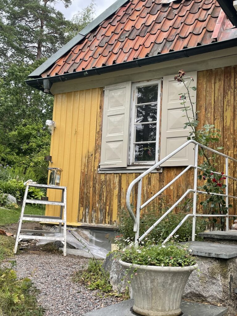 Målning av fasad, under arbetets gång
