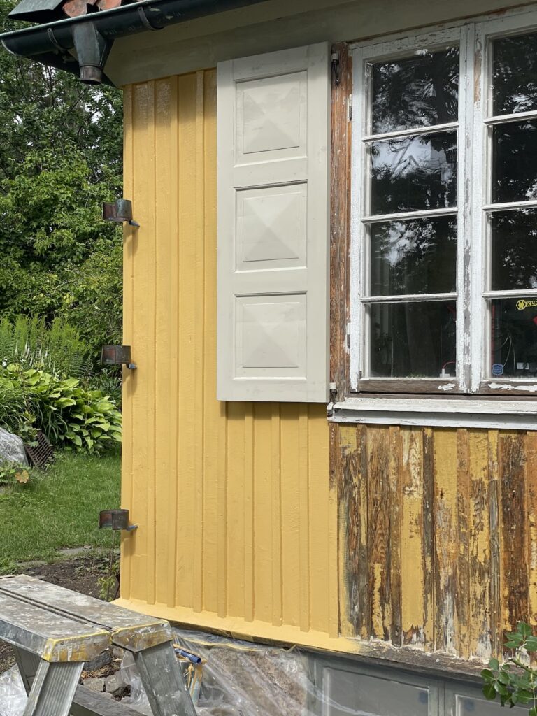 Målning av fasad, under arbetets gång