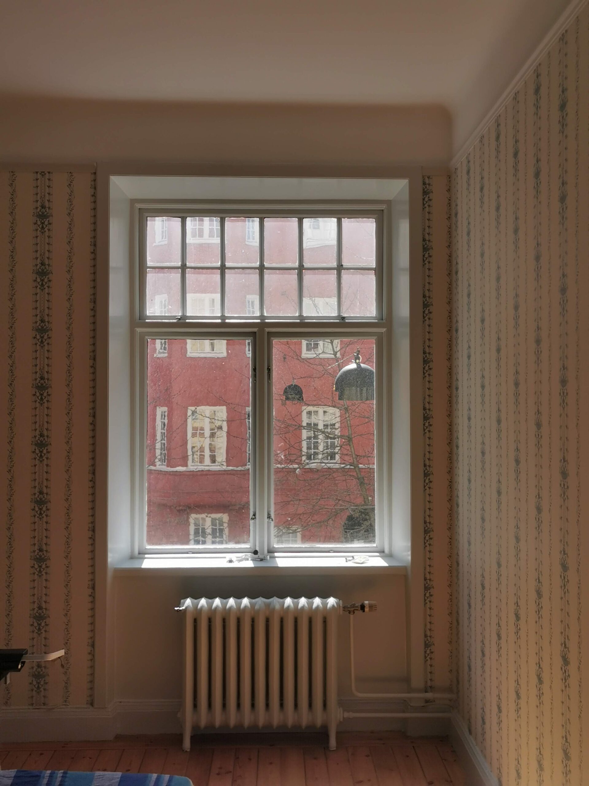Fönter, gjutjärnsradiator, jugendstil