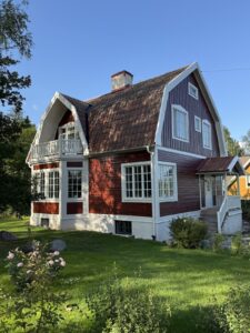 Fasadmålning 1910-talshus, linoljefärg, renskrapad, Enebyberg
