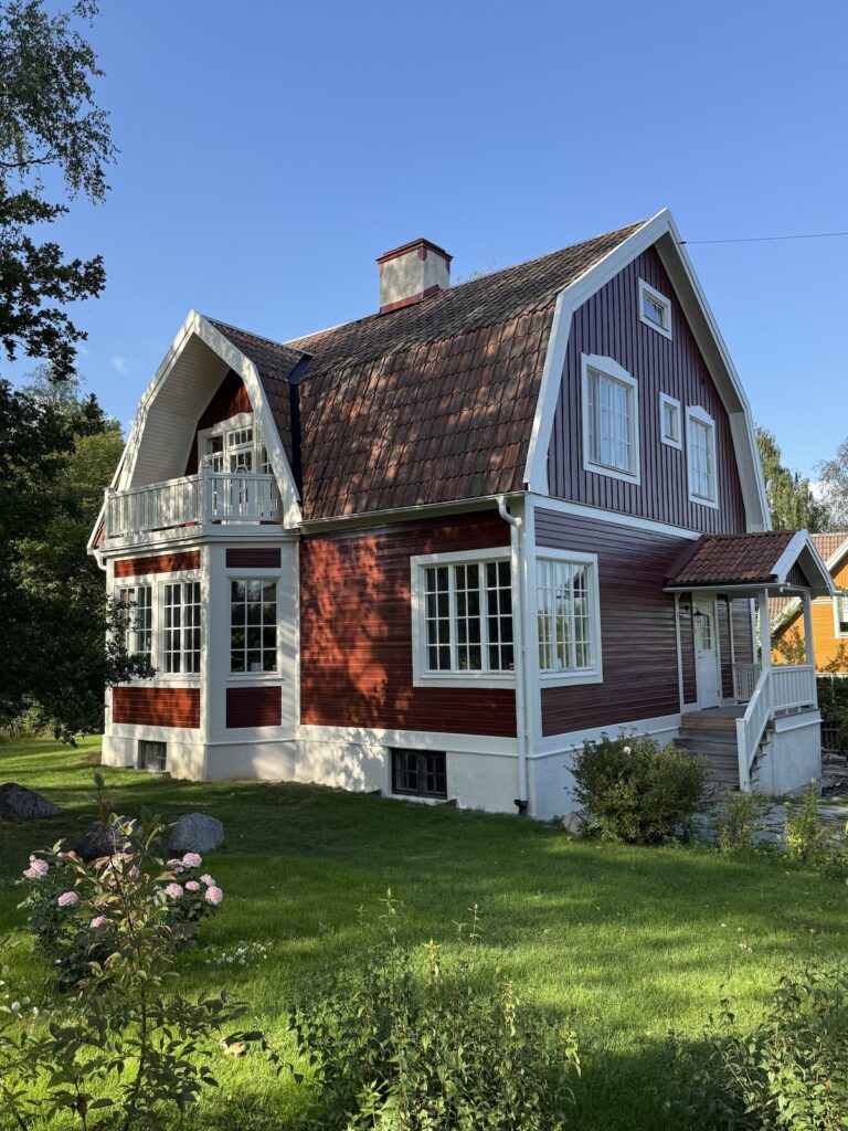 Fasadmålning 1910-talshus, linoljefärg, renskrapad, Enebyberg