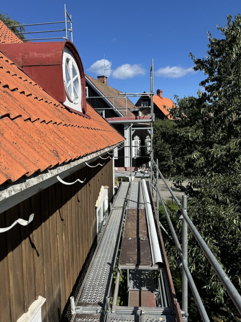 Alvik, 1920-talshus fasad tjärning