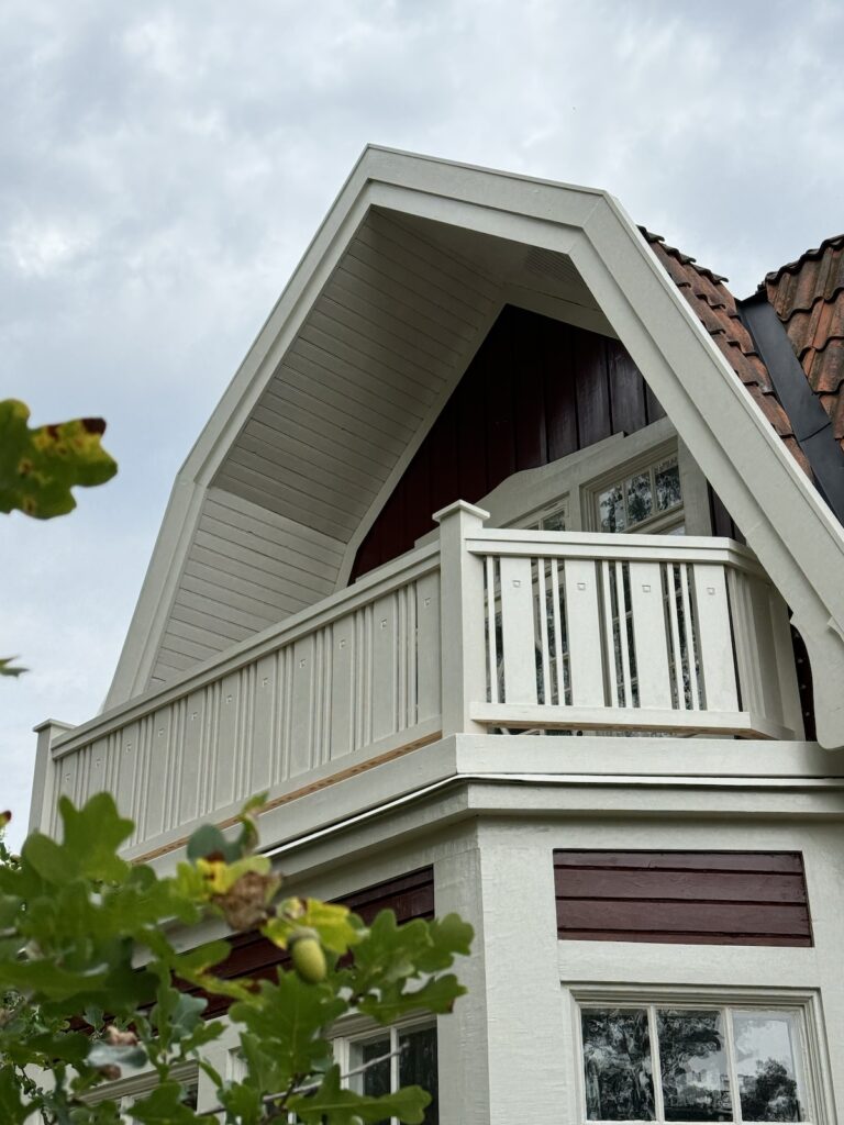 Fasadmålning 1910-talshus, linoljefärg, renskrapad, Enebyberg