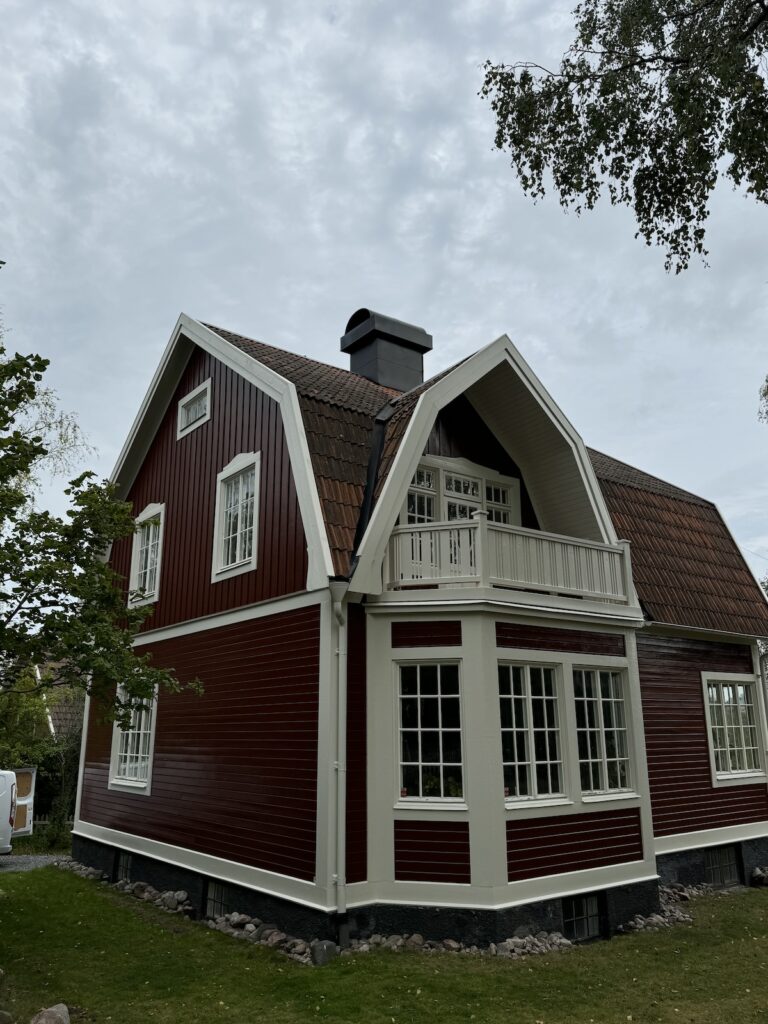 Fasadmålning 1910-talshus, linoljefärg, renskrapad, Enebyberg