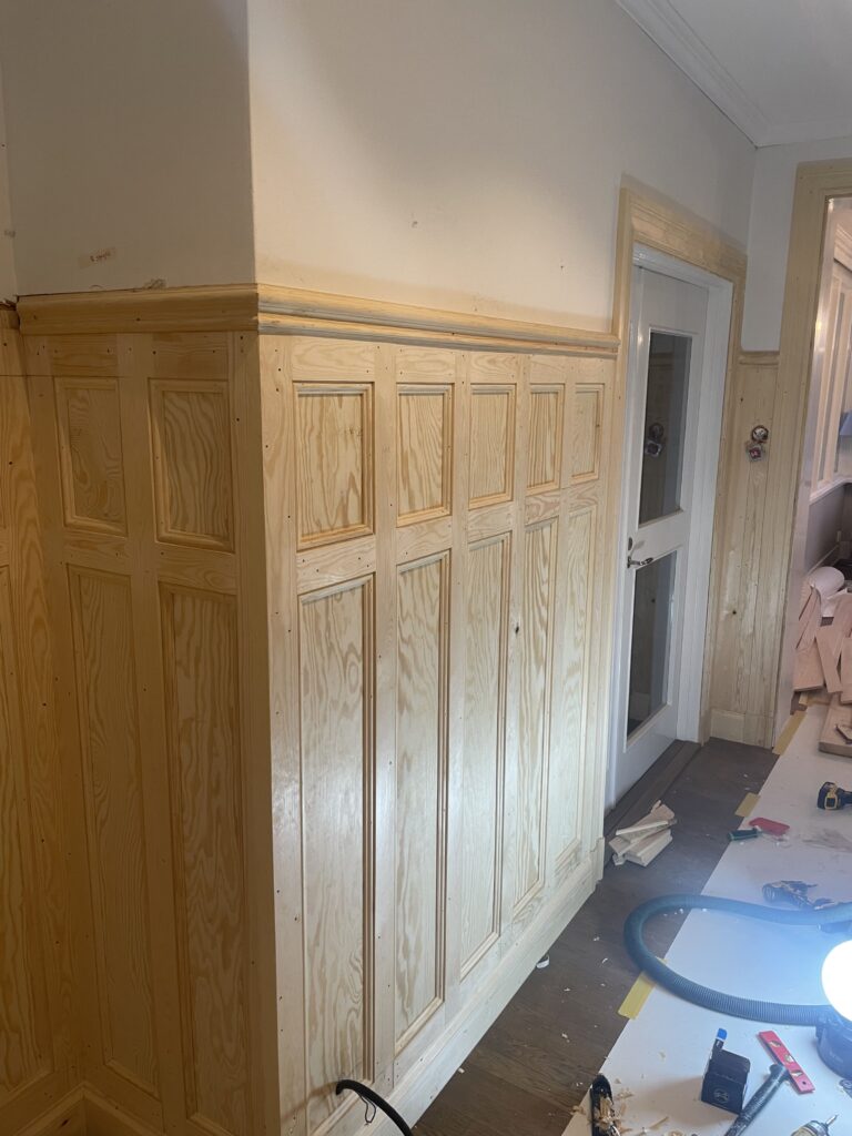 Bröstpanel färdig, innan målning