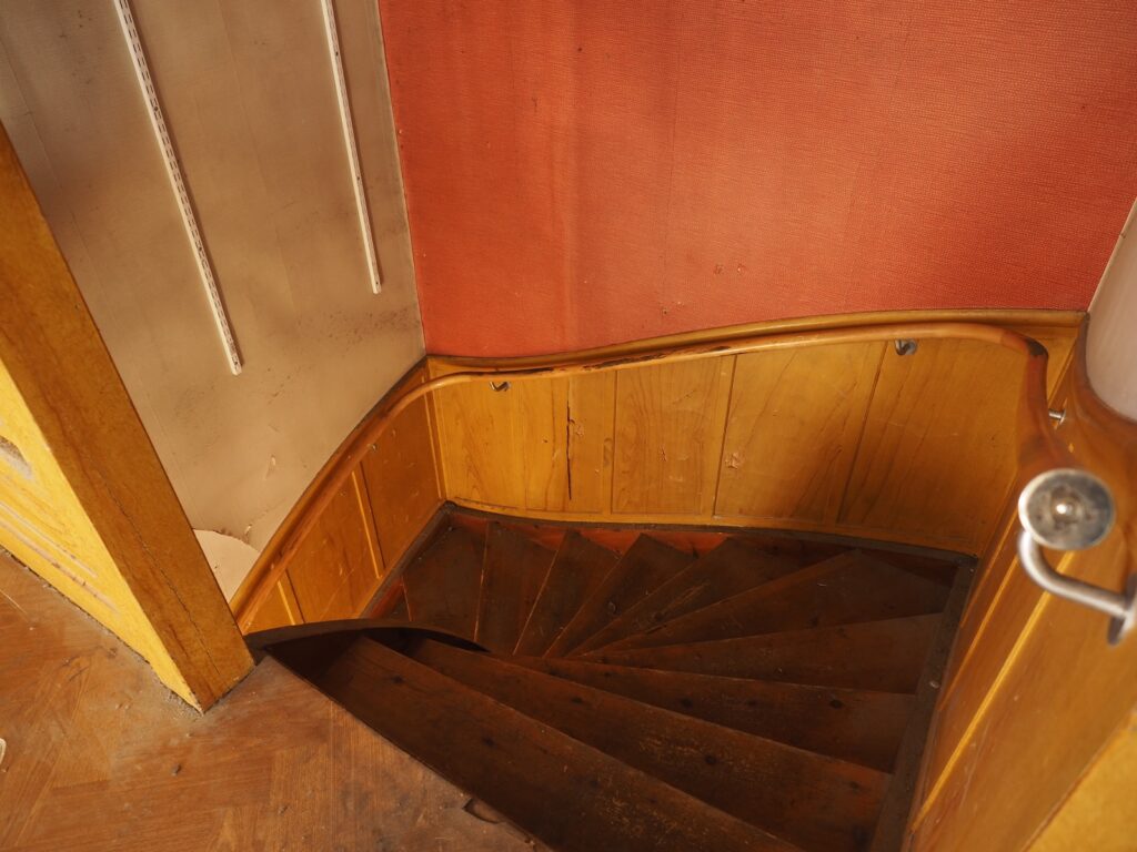 Trapphus innan renovering