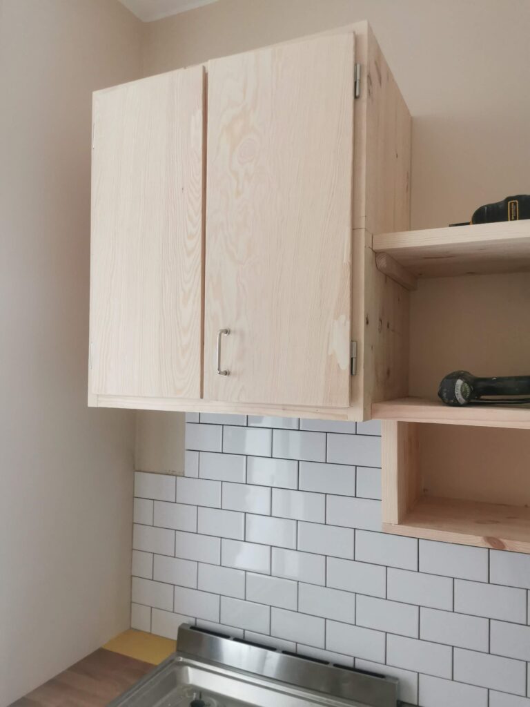 Funkisköket färdigt, men ej målat
